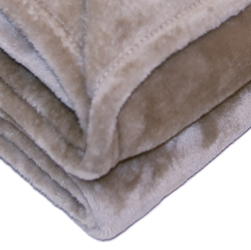 Nougat Flanell Wohndecke von KBT 150x200cm Detail